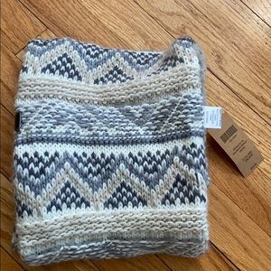 GREY AND WHITE NECK WARMER